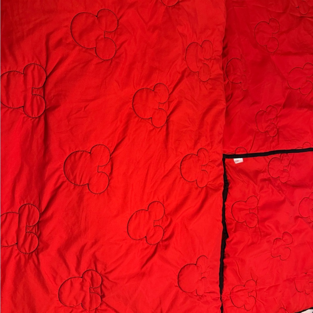 Mickey Mouse red and black full size comforter and shams Excellent condition!